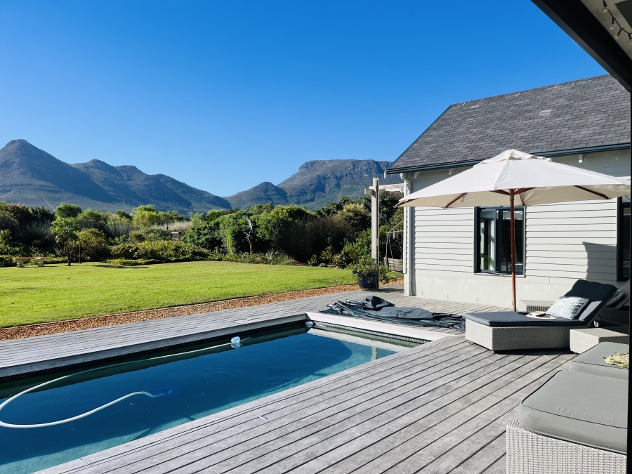 4 Bedroom Property for Sale in Lake Michelle Western Cape